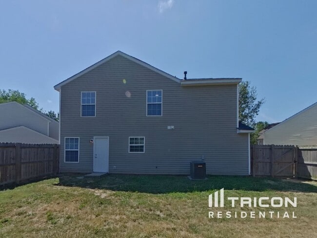 Building Photo - 2045 Sunset Village Dr