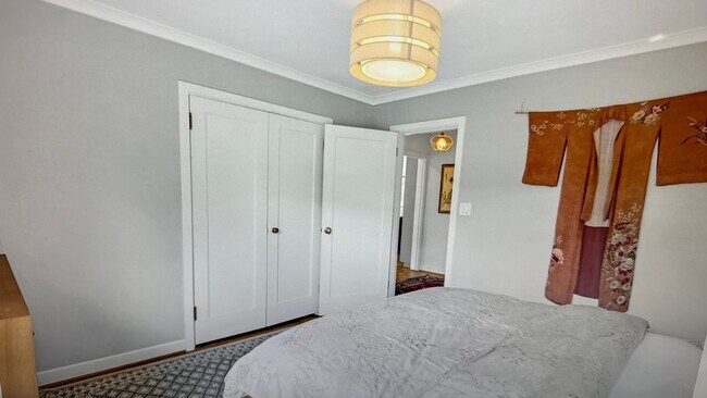 Building Photo - Stunning 3 bed/2bath remodeled home, with full ADU! Pets ok Move in Special!