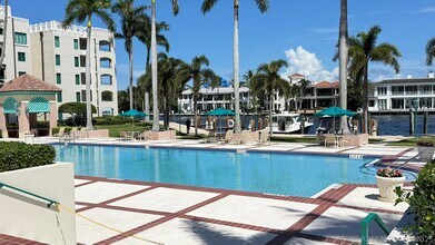 Building Photo - 100 SE 5th Ave