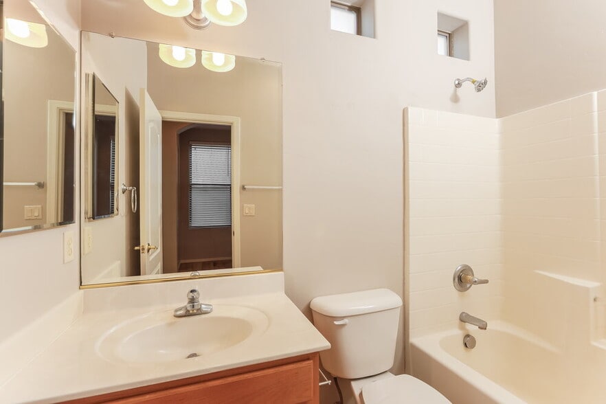 Building Photo - 15360 S Camino Agua Azul