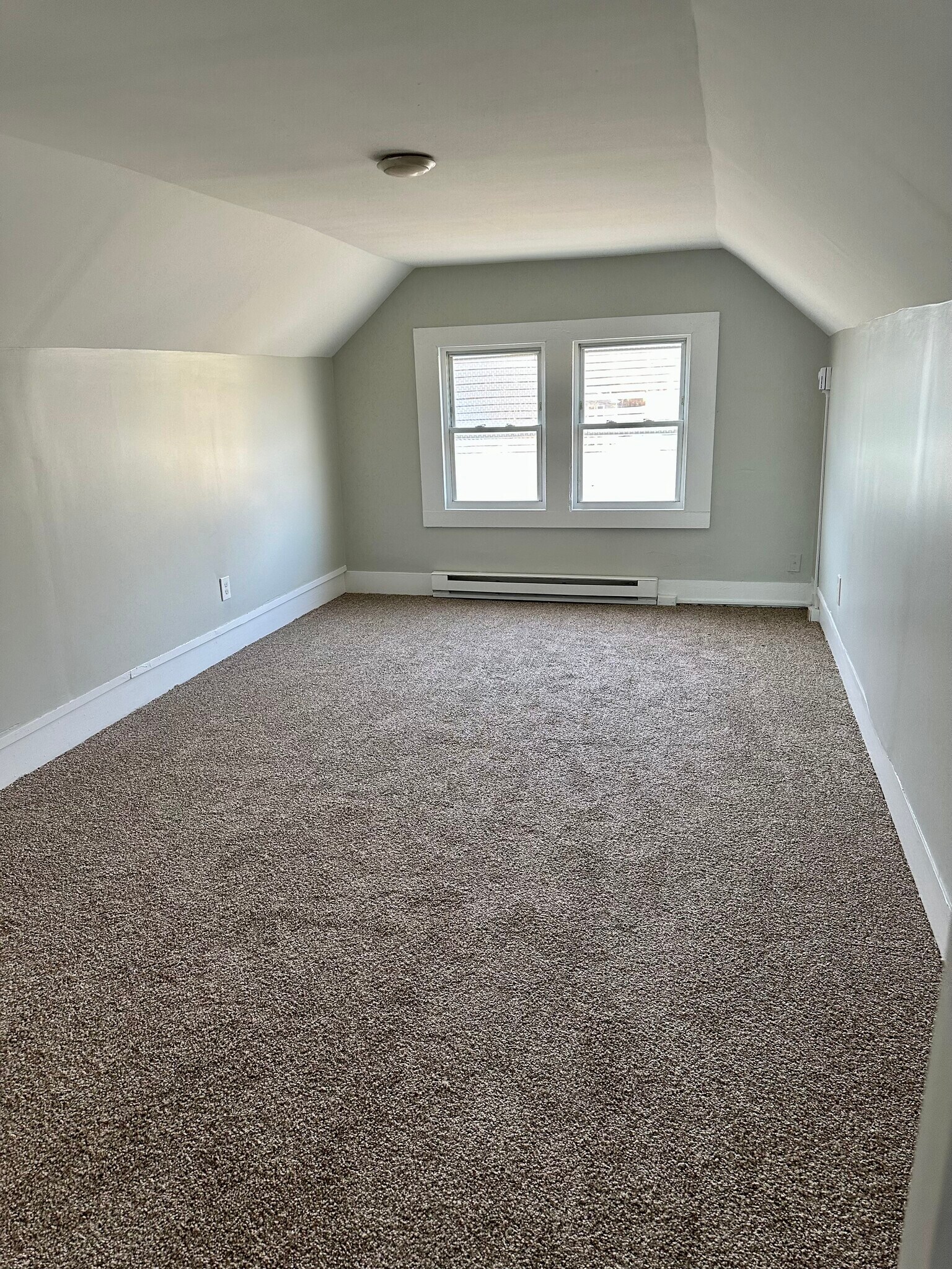 Building Photo - 39 N Spring St