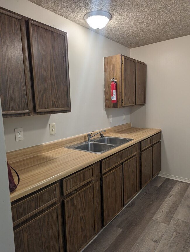 Building Photo - Upstairs 2 Bedroom Apartment - Remodeled May 2023