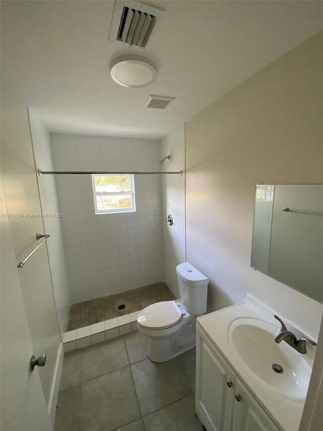 Building Photo - 5447 NW 5th Ct