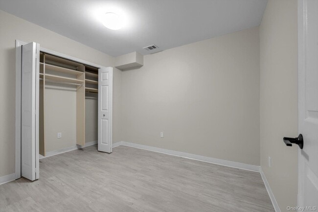 Building Photo - 2-41 Oak Park Dr