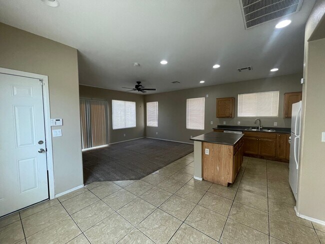 Building Photo - 4348 Santa Clarita Ave