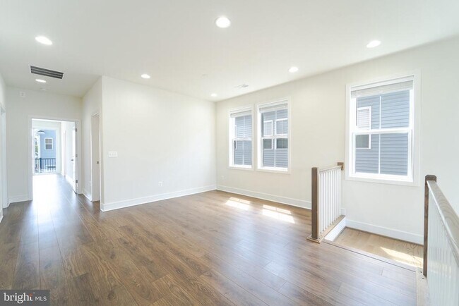 Building Photo - 41935 Spring Air Dr