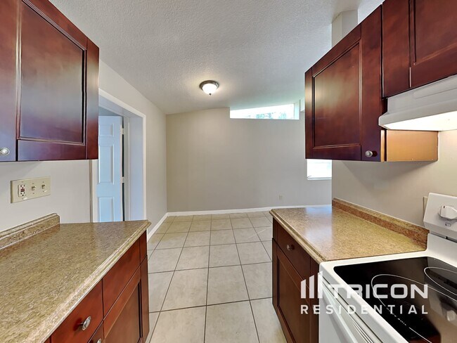 Building Photo - 2869 Webley Dr NE
