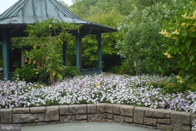 Building Photo - 3808 Delano St