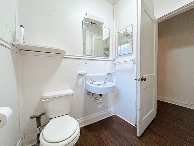 Building Photo - 1 Bedroom Duplex In Capital Heights