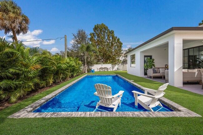 Heated Pool with sun deck - 3224 S East Ave