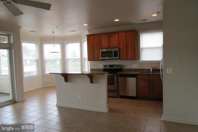 Building Photo - 614 Oyster Bay Pl