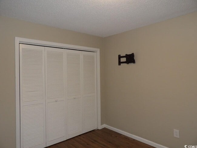 Building Photo - 1095 Plantation Dr W