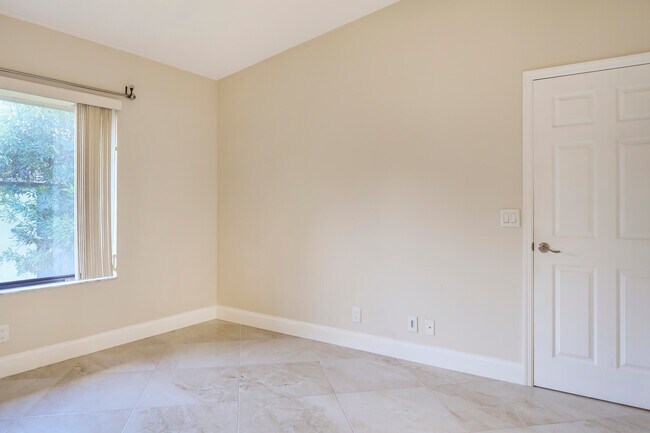 Building Photo - 21951 Soundview Terrace