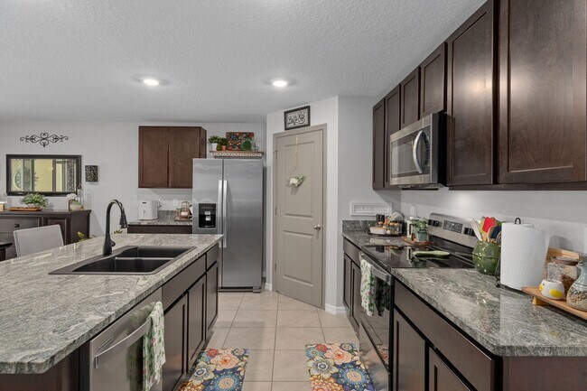 Building Photo - 5230 Diantha Way