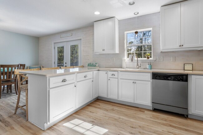 Building Photo - 309 Julia St