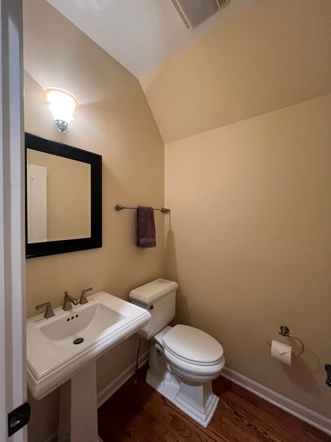 Building Photo - 1231 Caroline Ct