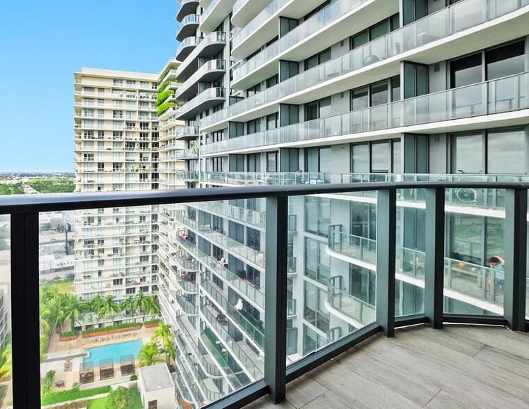 Building Photo - 121 NE 34th St