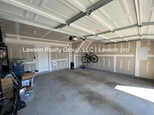 Building Photo - Upscale and Spacious Daleville Townhome