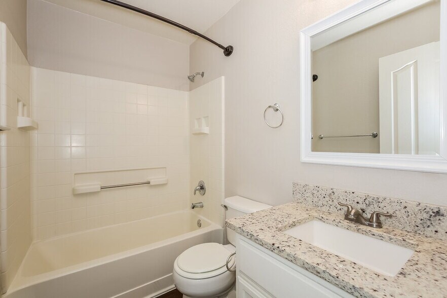 Building Photo - 3110 De Vinci Ct