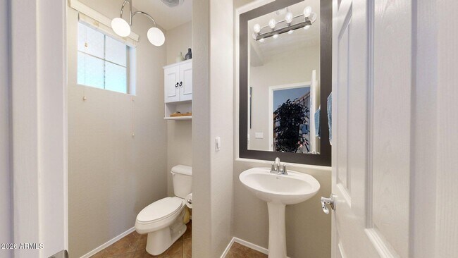 Building Photo - 3272 E Meadowview Dr