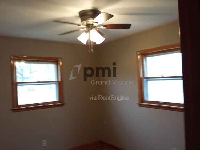 Building Photo - 1483 Greendell Dr