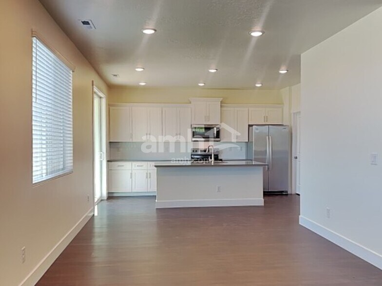 Building Photo - 9337 W Barcelona St