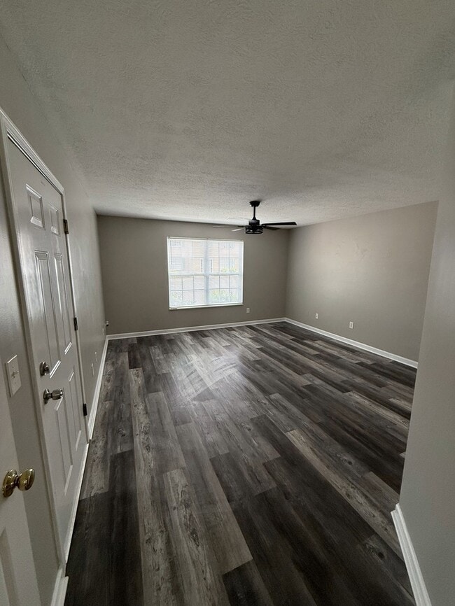 Building Photo - Very Nice Condo in North Knoxville