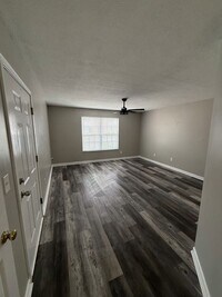 Building Photo - Very Nice Condo in North Knoxville