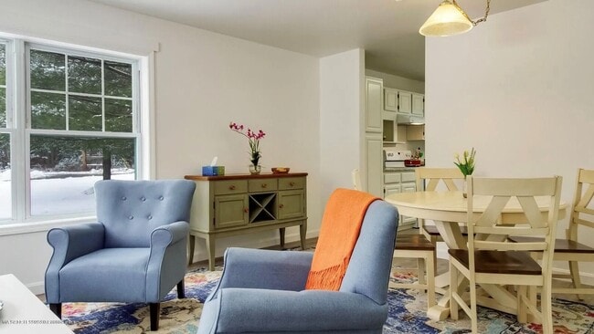 Building Photo - 3BR/2.5BA Townhouse Available July 1st!!! - Great Residential Neighborhood!!