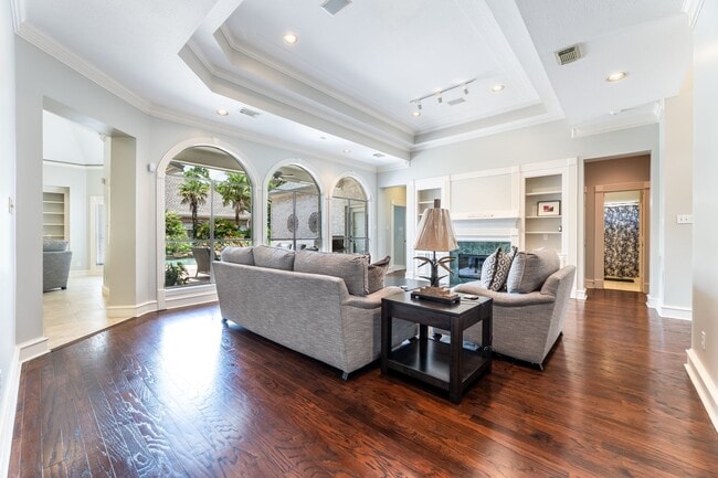 Building Photo - 10 Acorn Cluster Ct