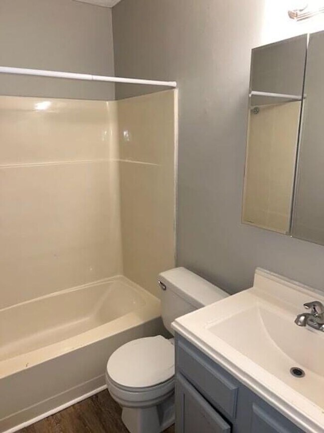 Building Photo - 664 E Missouri St