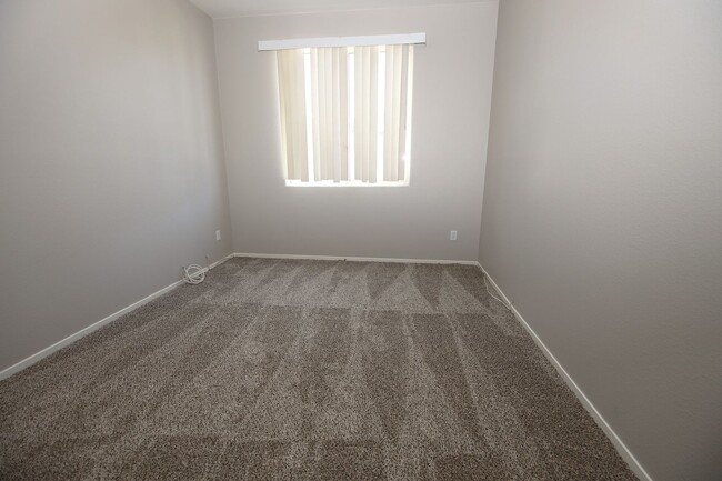 Building Photo - CLASSIC AND MOVE-IN READY 2 STORY HOME IN NORTH LAS VEGAS - 89031