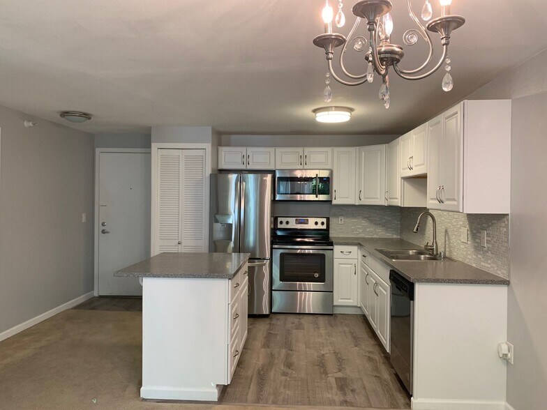 Building Photo - Issaquah Condo