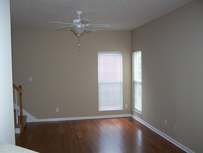 Building Photo - 3 bed, 2.5 bath, 2 car garage 2 story home...