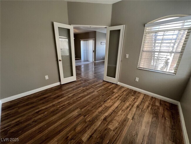 Building Photo - 5415 W Harmon Ave