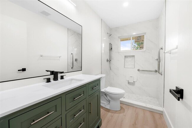 Building Photo - 1403 Creekview Dr