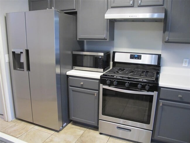 Building Photo - 915 Lantana Dr