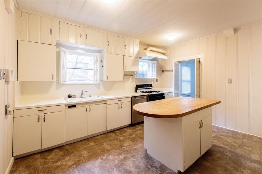 kitchen - 1212 Milford St