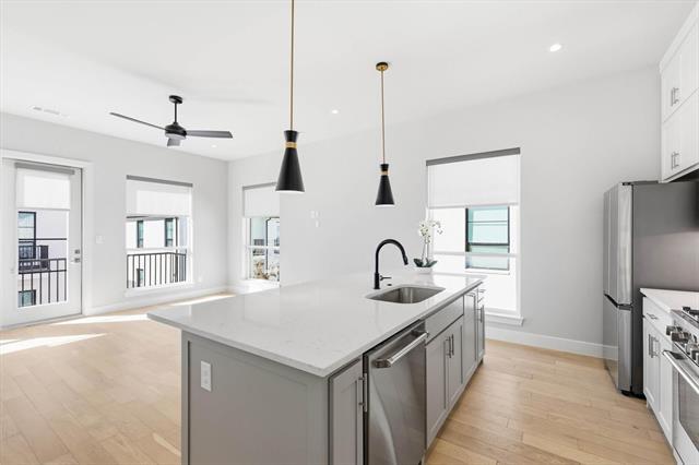 Building Photo - 129 Gdn Ct E