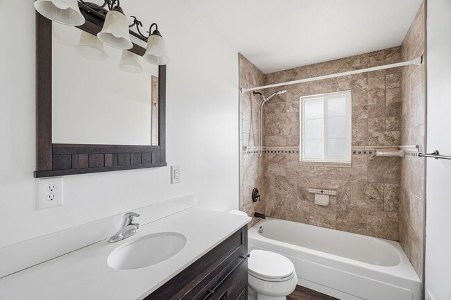 Building Photo - 3917 E Fairview Ave