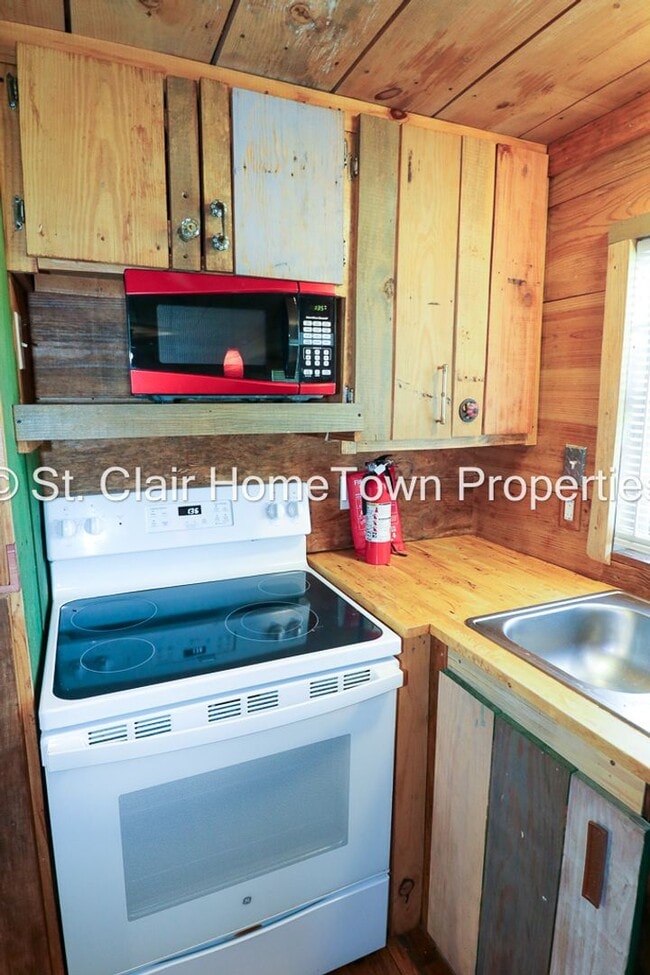 Building Photo - Beautiful Rustic Cabin