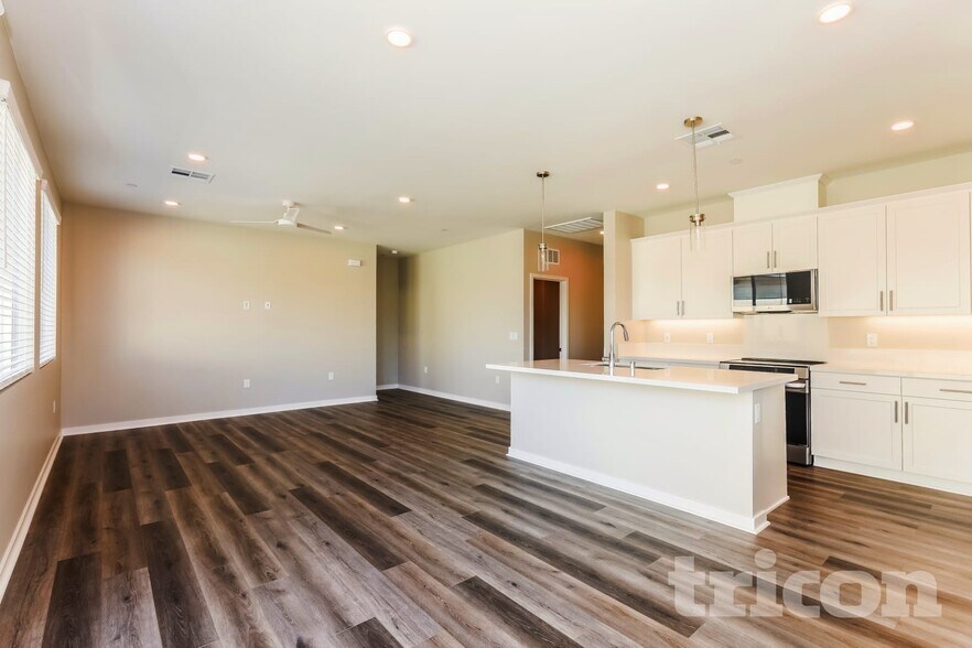 Building Photo - 639 Citron St