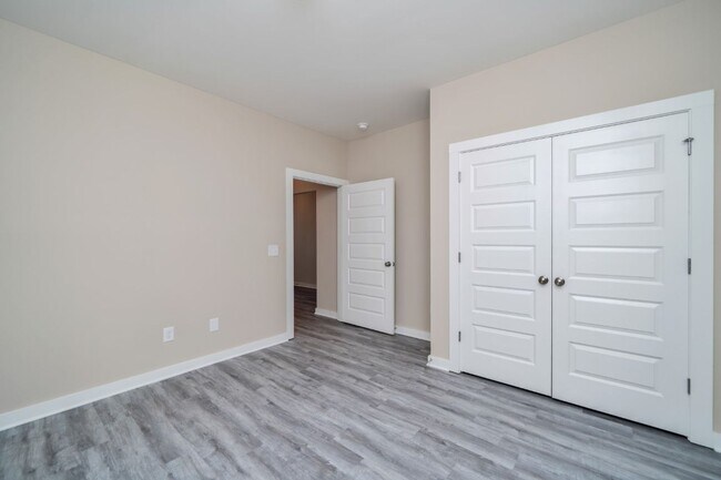 Building Photo - 5505 Blue Jay Cir