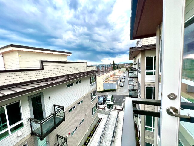 Building Photo - 2330 Yakima Ct