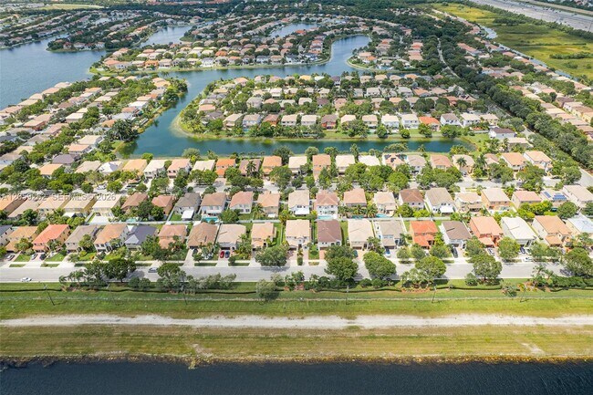 Building Photo - 15699 SW 54th Ct