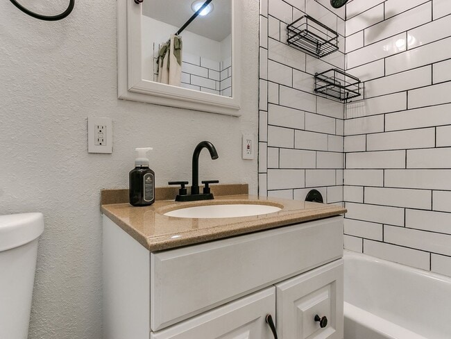 Building Photo - Charming 2 Bedroom Home in Oklahoma City