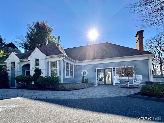 Building Photo - 823 Old Pond Ln