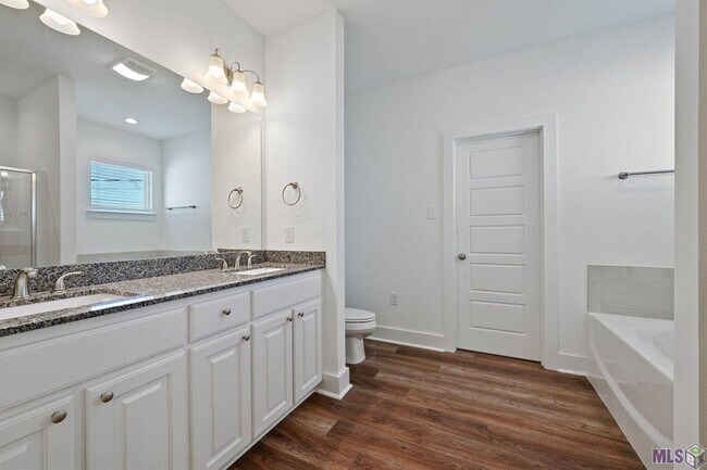 Building Photo - 3 Bed, 2.5 Bath Home Near LSU – Available ...