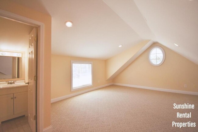 Building Photo - 9173 Abingdon Dr