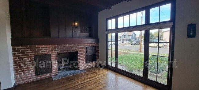 Building Photo - 290 E B St